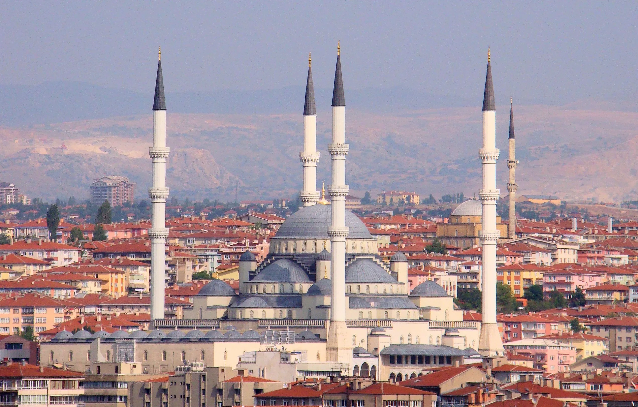 La mezquita de Kocatepe en Ankara (Turquía)